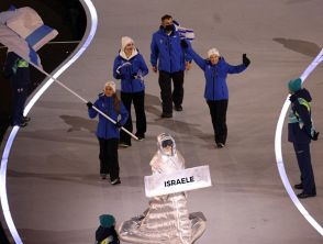 Olimpiadi Milano-Cortina, atleti di Israele accolti da fischi e pochi applausi: cosa è successo a San Siro