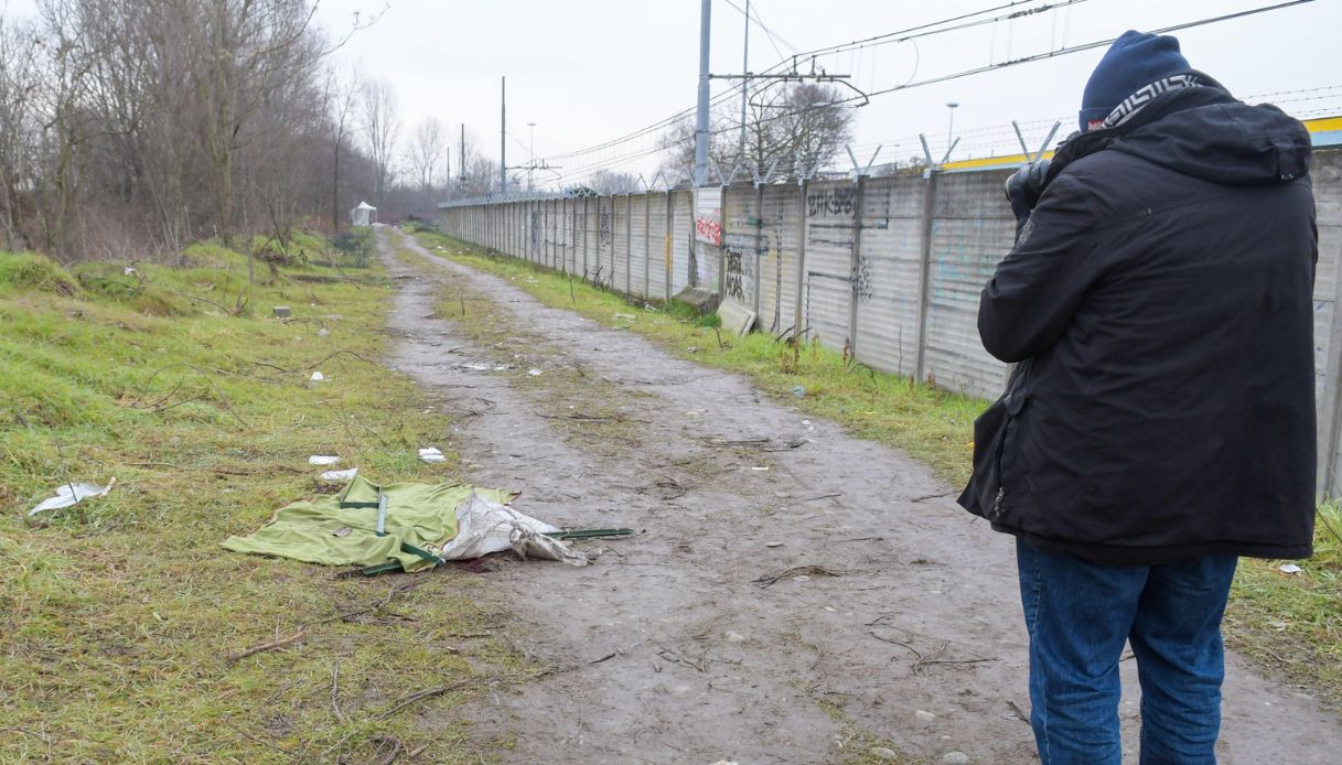 Omicidio Rogoredo, gli inquirenti valutano l’ipotesi di un eventuale pizzo chiesto dal poliziotto a Mansouri