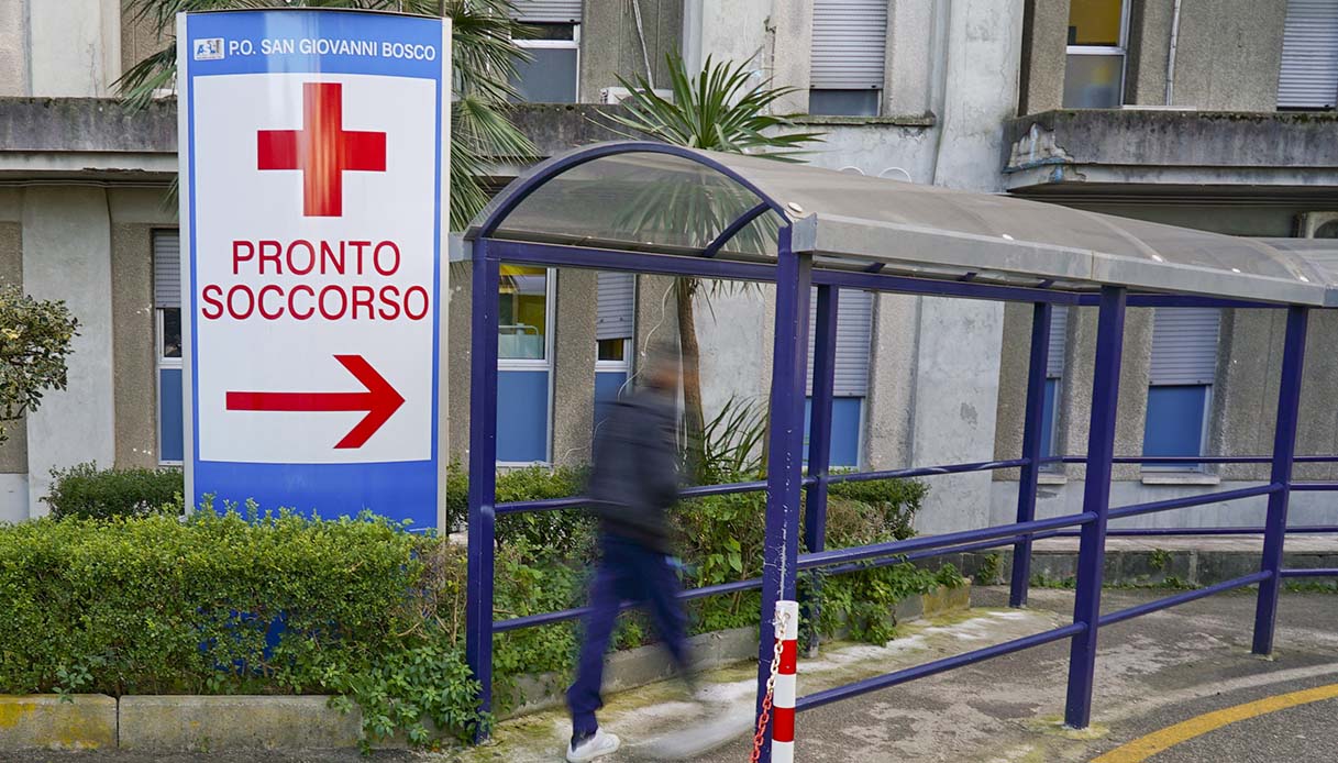 Ospedale San Giovanni Bosco a Napoli controllato dal clan Contini, 4 arresti: ex poliziotto tra i 76 indagati
