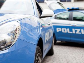 Novara, ragazzo di 15 anni chiede aiuto all’AI e denuncia i genitori che lo hanno picchiato per i brutti voti