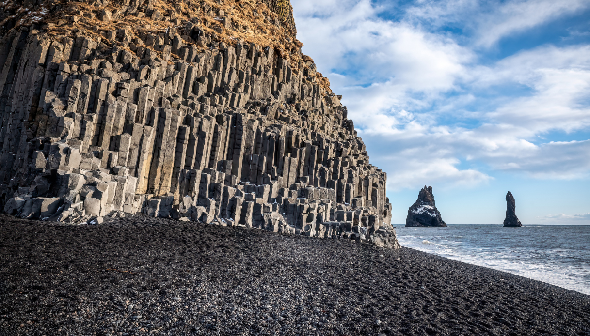 https://wips.plug.it/cips/notizie.virgilio.it/cms/2026/02/reynisfjara-islanda-spiaggia-nera.png