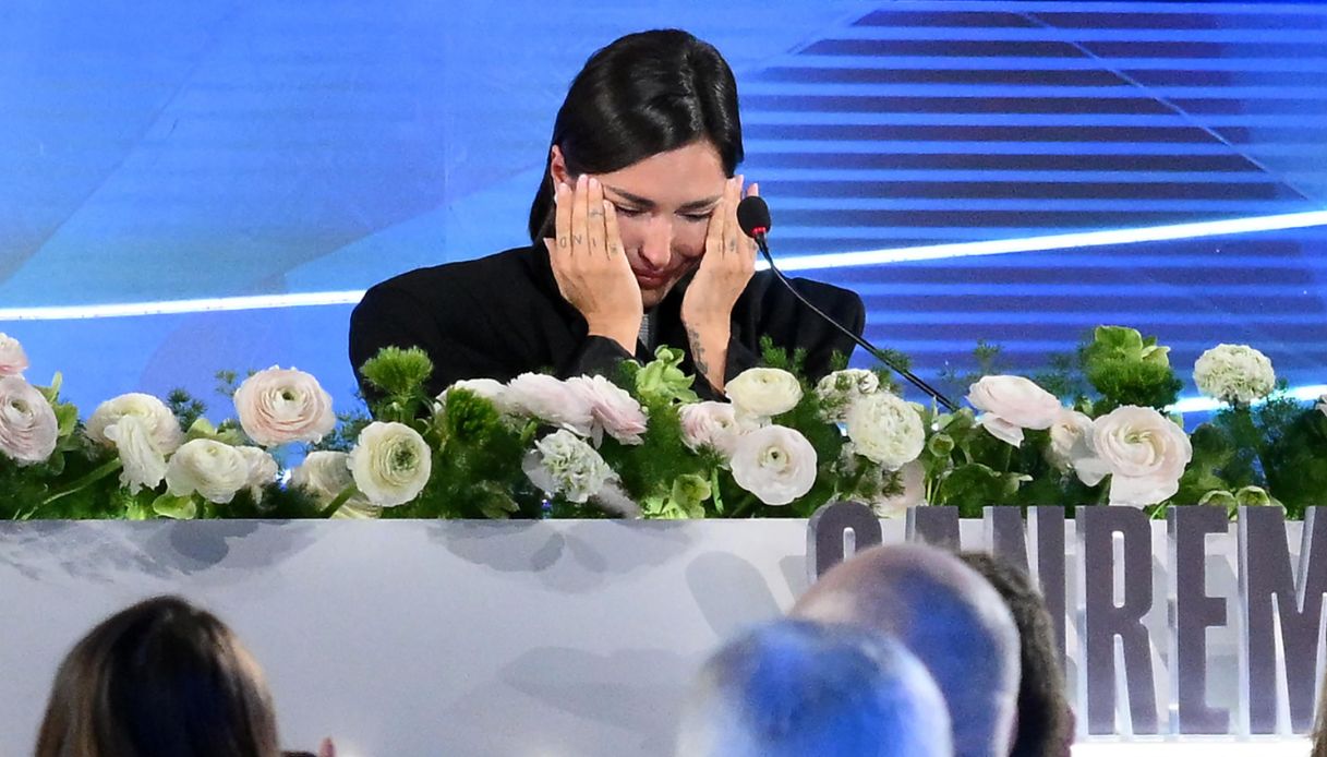 sanremo serena brancale commossa in sala stampa mentre parla della madre in finale indosser224 un suo vestito da Virgilio.it sanremo serena brancale commossa in sala stampa mentre parla della madre in finale indosser224 un suo vestito