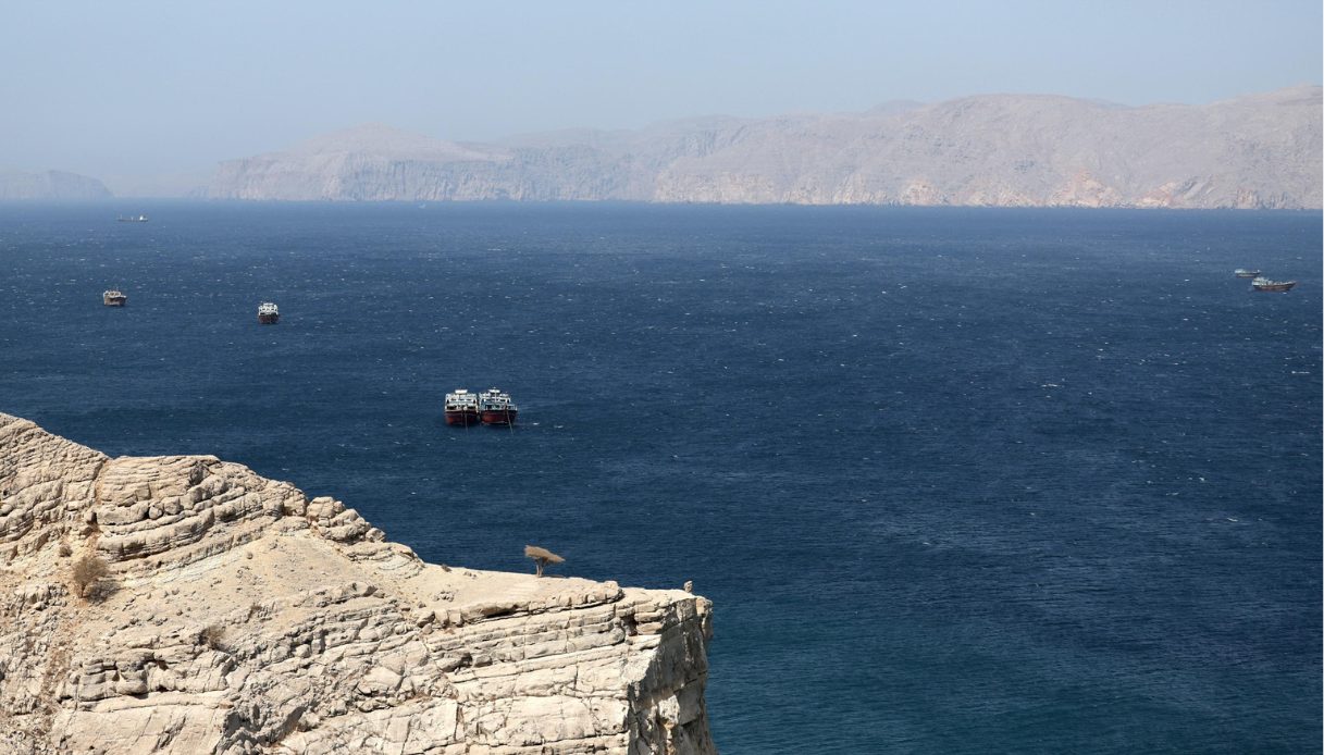 Stretto di Hormuz chiuso dopo l Stretto di Hormuz chiuso dopo l
