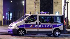 Ipotesi terrorismo a Parigi, uomo aggredisce gendarme armato di coltello: ucciso dagli altri agenti