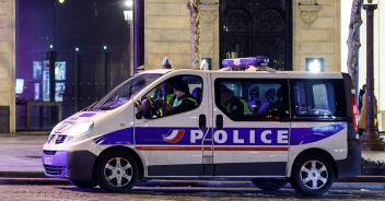 terrorismo-parigi-gendarme-aggredito