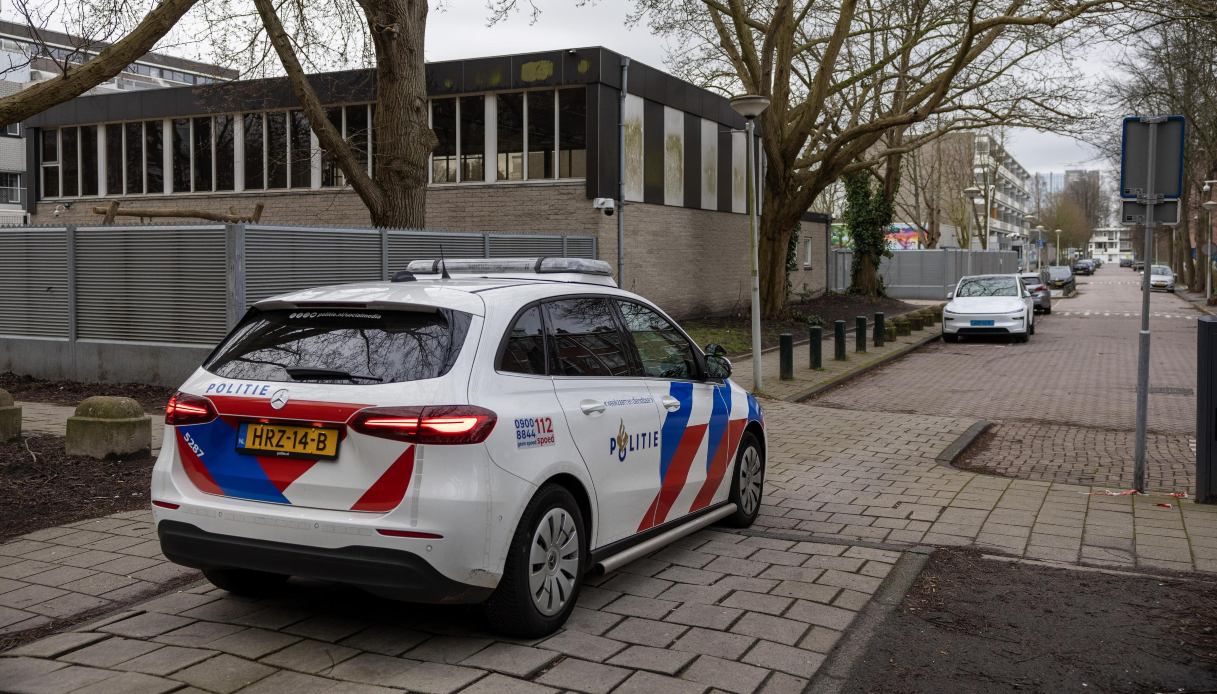 amsterdam esplosa una bomba contro una scuola ebraica un attacco mirato secondo la sindaca da Virgilio.it amsterdam esplosa una bomba contro una scuola ebraica un attacco mirato secondo la sindaca