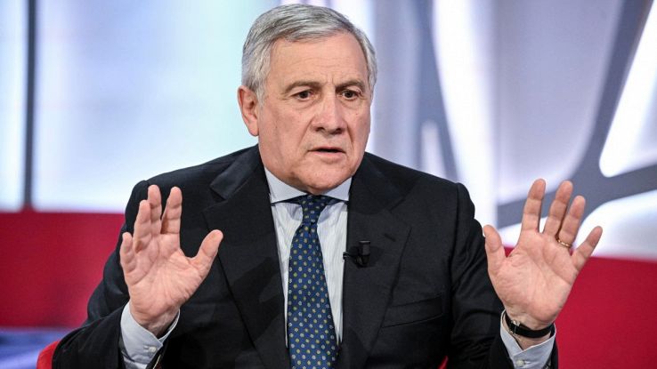 Antonio Tajani interrotto al congresso Snals mentre parla del referendum, "Spegnete, è mancanza di stile"