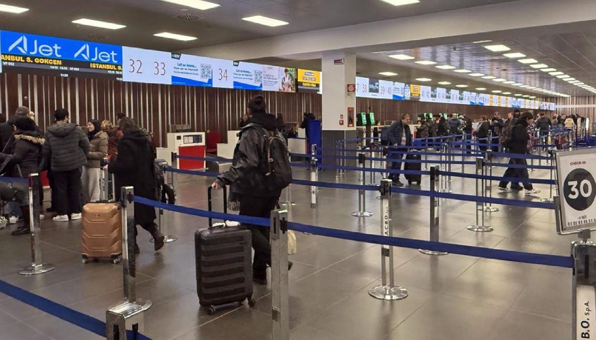 Diritto al rimborso del volo se cancellato dopo l'attacco all'Iran, dai pacchetti turistici alle assicurazioni