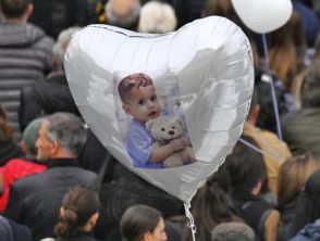 Bimbo col cuore bruciato, nonna di Domenico accusa i medici di omicidio colposo e attacca: 