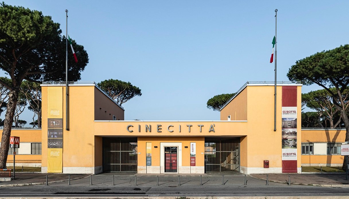 Cinecittà riceve la Guardia di Finanza, caccia ai documenti per l