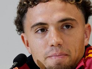 Rapina in casa a El Aynaoui, calciatore della Roma sequestrato dai ladri nella stanza: rubati soldi e gioielli