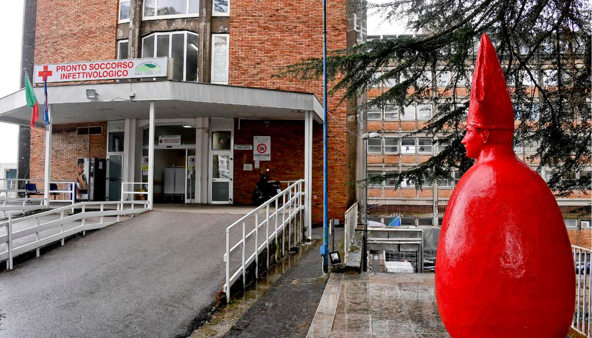 Allarme Epatite A in Campania e a Napoli, i sintomi e come avviene il contagio dopo la contaminazione da cibo