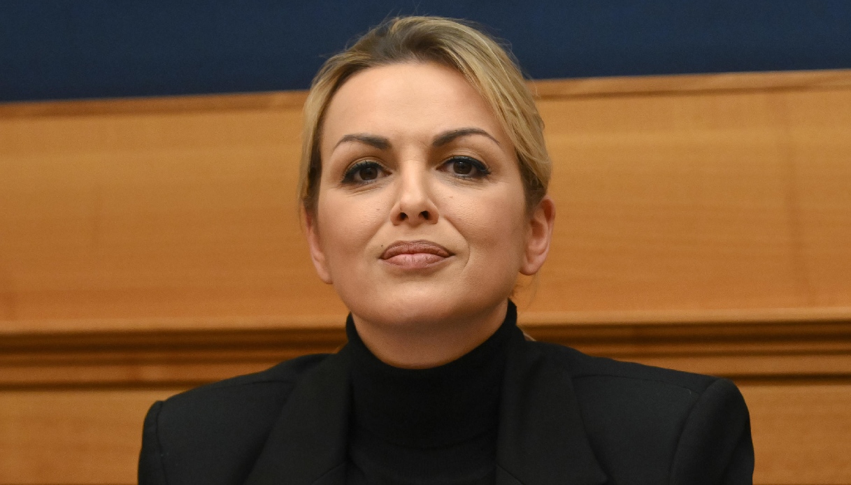 https://wips.plug.it/cips/notizie.virgilio.it/cms/2026/03/francesca-pascale-gay-liberali-conservatori.jpg