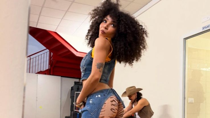 Caso jeans a Sanremo, ballerina Francesca Tanas accusa Carlo Conti di  essere stata sessualizzata: il motivo