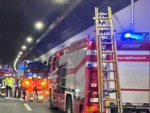 Incidente in A1 nel territorio di Sasso Marconi vicino Bologna, un morto nello scontro fra due camion