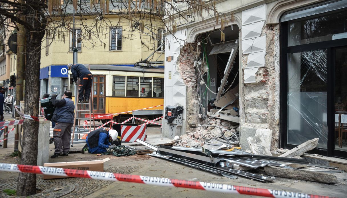 incidente tram milano atm