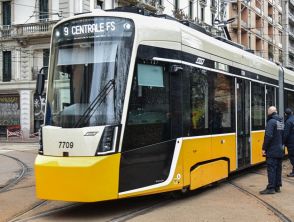 Tram deragliato a Milano vicino alla stazione Centrale, è il secondo incidente in pochi giorni