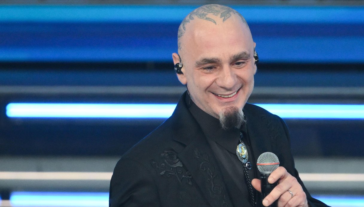 J Ax a Domenica In speciale Sanremo spiega la canzone contro i cliché degli italiani: "Siamo più di così"