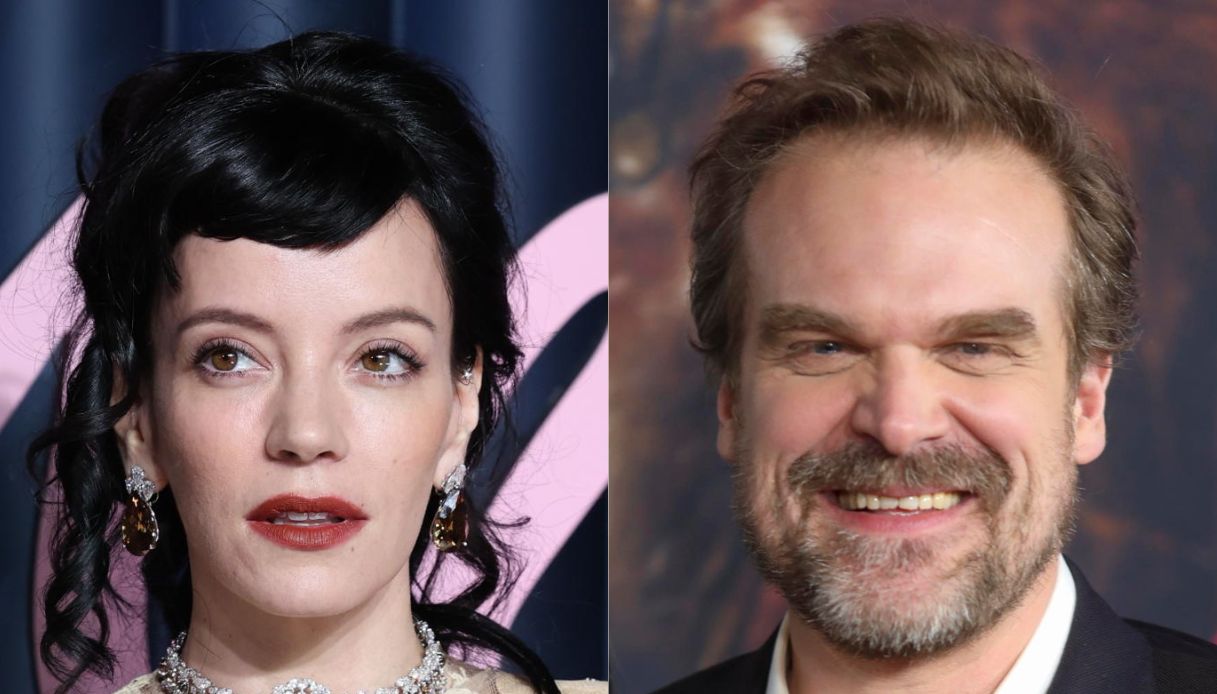 Lily Allen denuncia i tradimenti di David Harbour di Stranger Things col revenge dress, cos