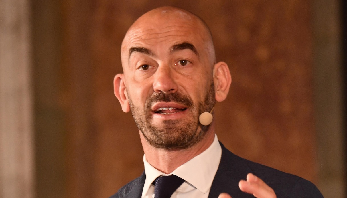 Norovirus, epidemia su nave da crociera colpisce 150 persone: Matteo Bassetti spiega sintomi e come si prende