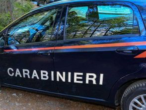 Cadavere nell'Arno a Pisa, trovato sulla riva a Santa Croce: indagini in corso sul corpo di un uomo