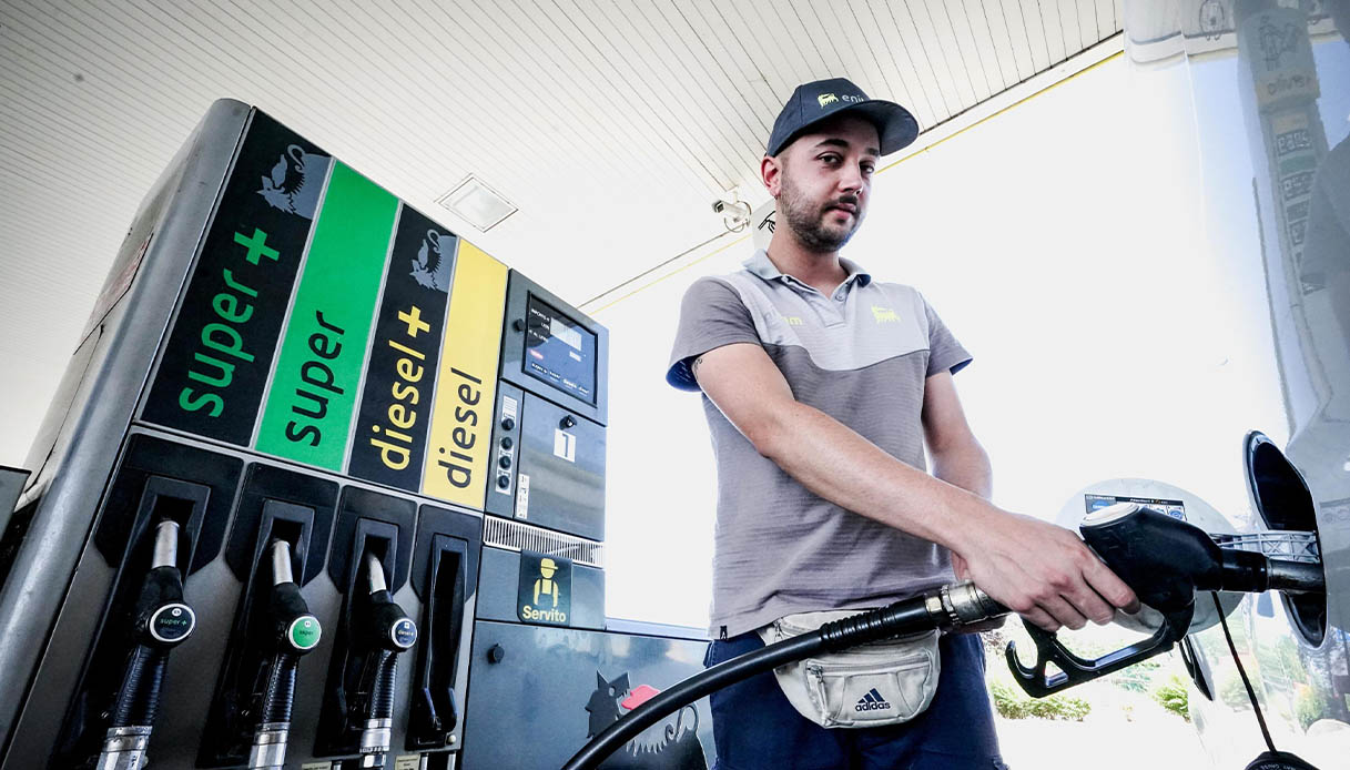 https://wips.plug.it/cips/notizie.virgilio.it/cms/2026/03/prezzi-petrolio-benzina-previsioni.jpg