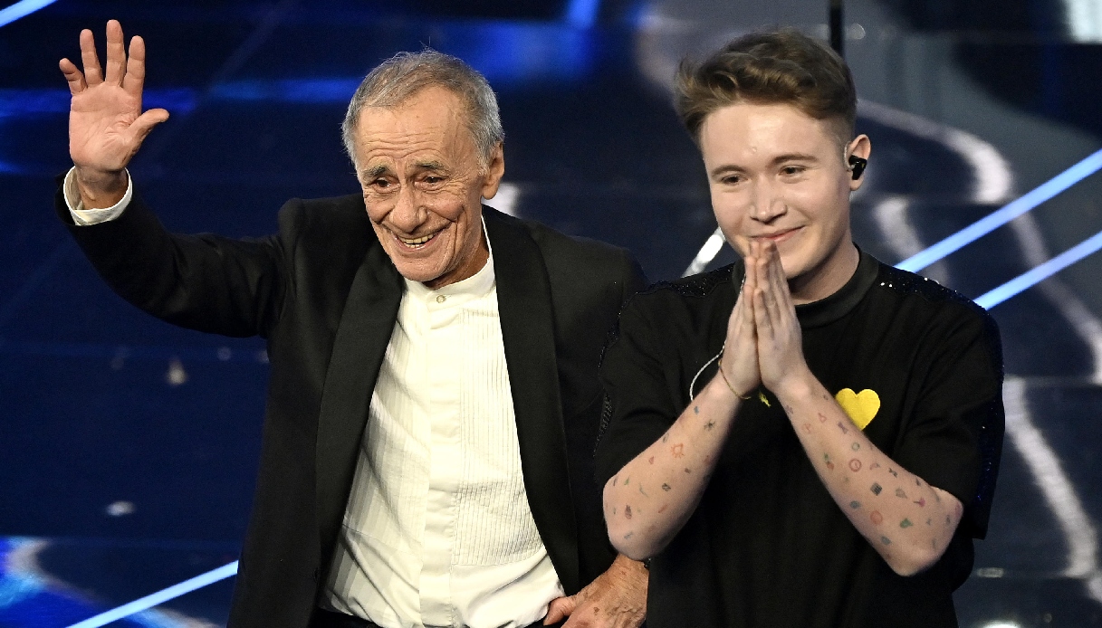 Roberto Vecchioni costretto a rinviare i concerti per problemi di salute, il tour si ferma per due mesi