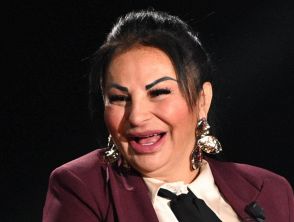 Rita De Crescenzo va dalla famiglia nel bosco a Palmoli ma Nathan e Catherine la evitano, incontro col sindaco