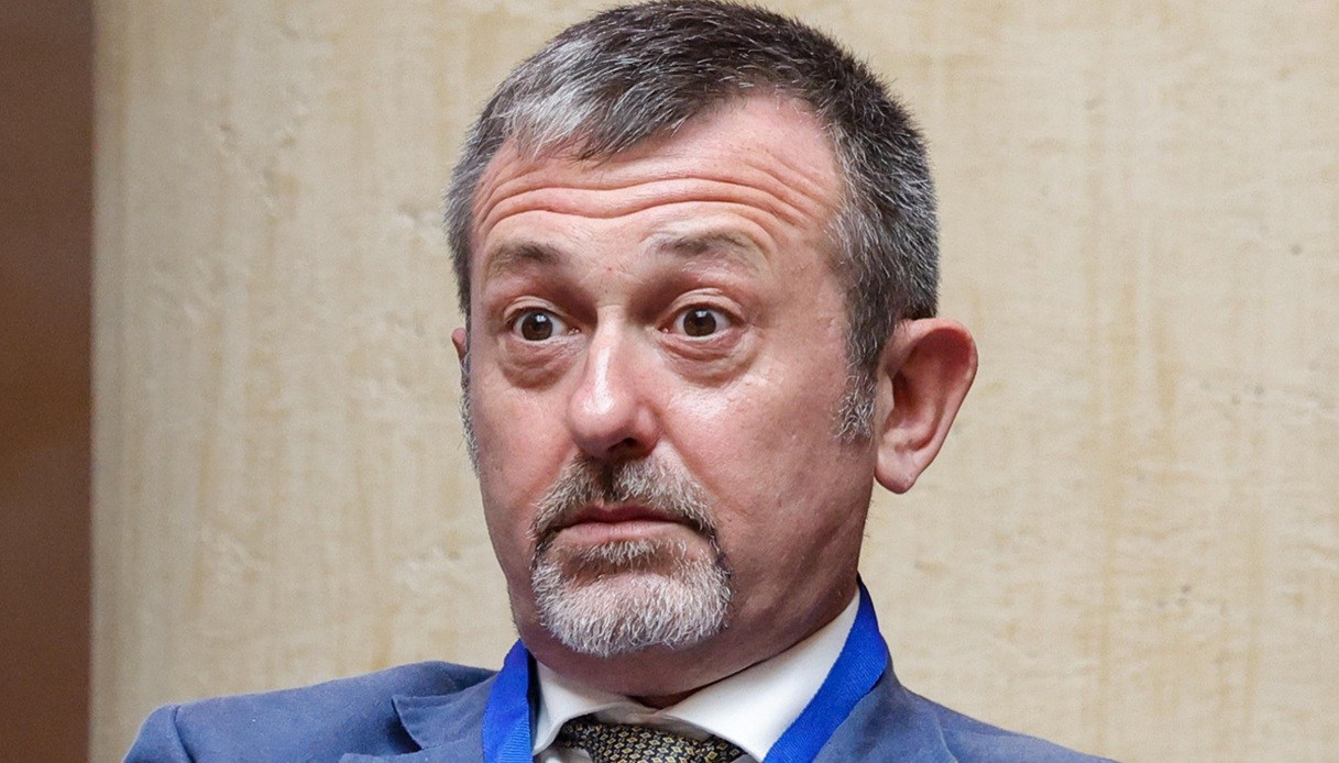 Delmastro nel mirino del Pd per la società con legami in ambienti mafiosi, la replica del sottosegretario