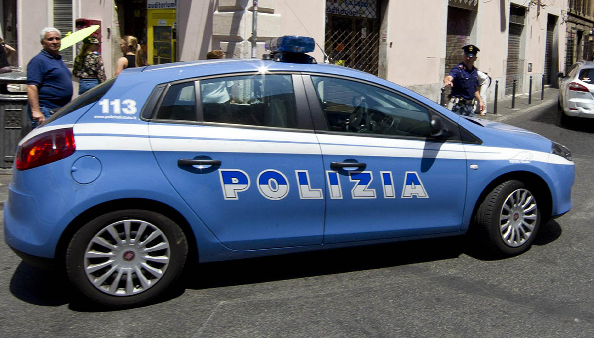 tentano di rapire un bambino in una scuola di roma a cinecitt224 messi in fuga dal personale madre sotto shock da Virgilio.it tentano di rapire un bambino in una scuola di roma a cinecitt224 messi in fuga dal personale madre sotto shock