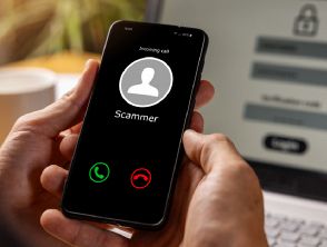 Truffe telefoniche, chiamate fuori controllo anche dall’estero: come riconoscere i numeri da evitare