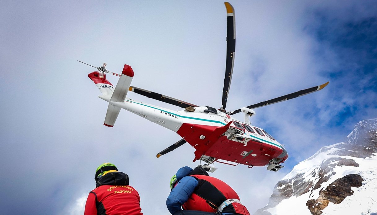 Valanga in Alto Adige a Racines travolge dieci persone, in corso maxi operazione di salvataggio: la situazione