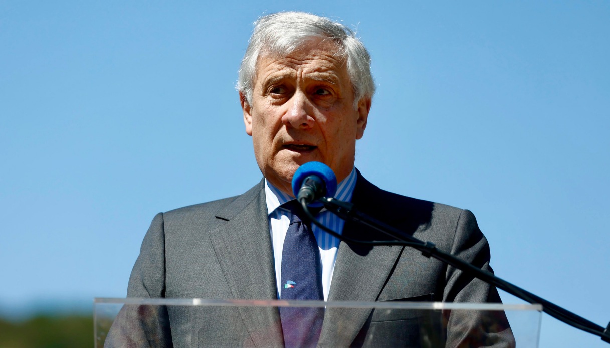 https://wips.plug.it/cips/notizie.virgilio.it/cms/2026/04/antonio-tajani-1.jpg