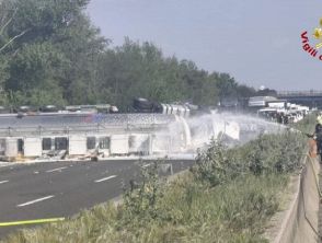 Autocisterna si ribalta sull'A14 Bologna-Taranto a San Lazzaro di Savena, conducente morto: autostrada chiusa