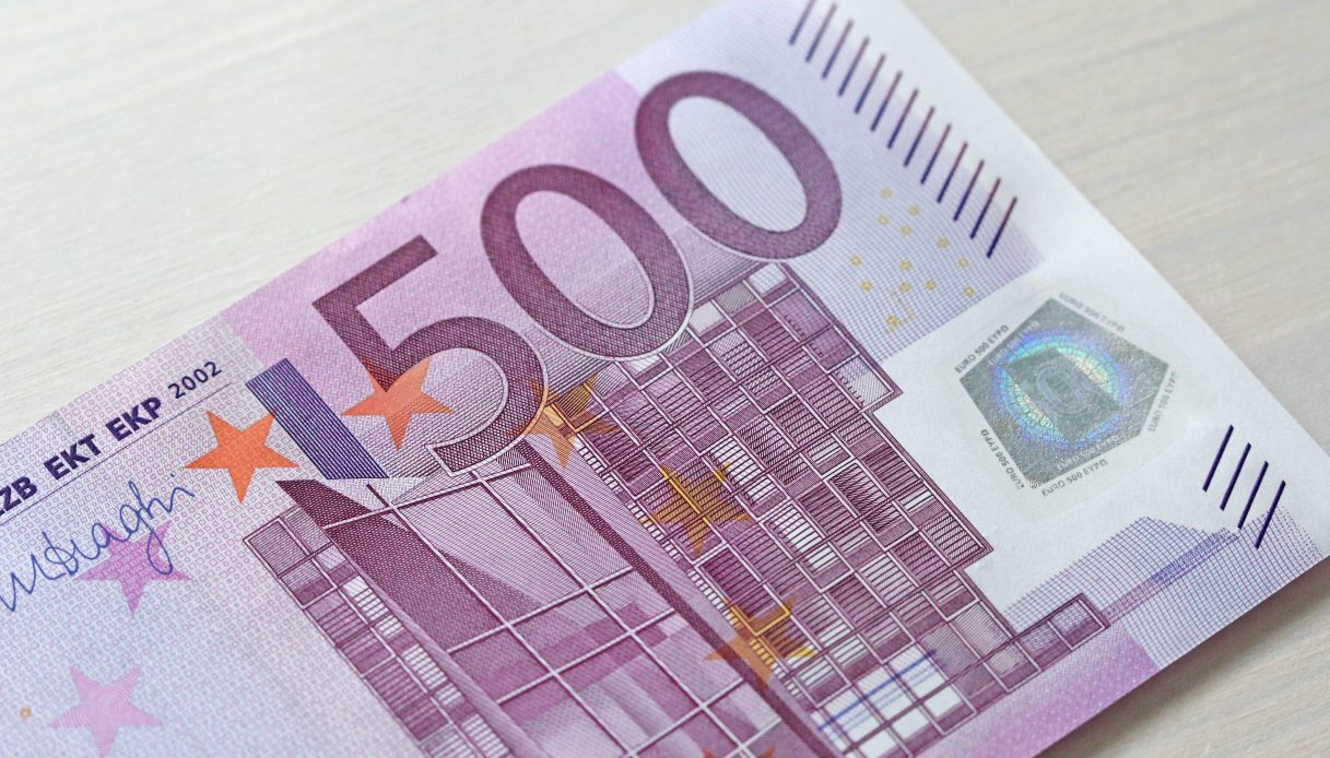 https://wips.plug.it/cips/notizie.virgilio.it/cms/2026/04/banconota-da-500-euro.jpg
