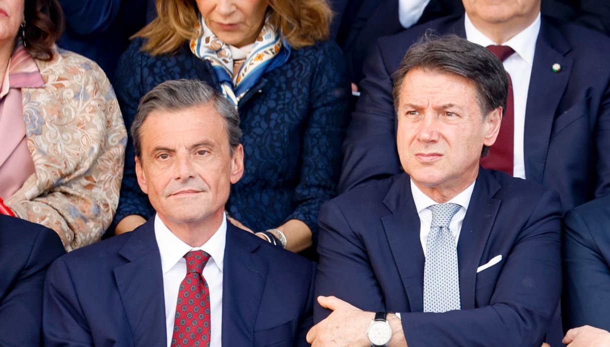 https://wips.plug.it/cips/notizie.virgilio.it/cms/2026/04/calenda-e-giuseppe-conte.jpg