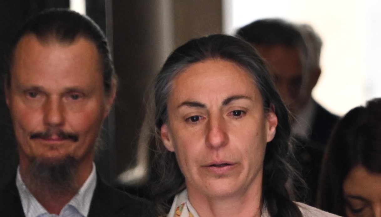 famiglia nel bosco compleanno lontano dai figli per catherine non vuol festeggiare concessa videochiamata da Virgilio.it famiglia nel bosco compleanno lontano dai figli per catherine non vuol festeggiare concessa videochiamata