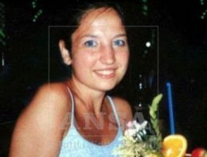 Garlasco, goccia di sangue sotto al microonde e i movimenti dell'assassino in cucina, dubbi sulla traccia 61