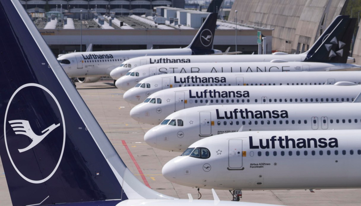https://wips.plug.it/cips/notizie.virgilio.it/cms/2026/04/lufthansa-cancellati-20mila-voli.jpg