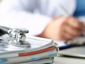 Medico rifiuta paziente e i suoi familari ad Aviano dopo una discussione, quando è possibile la ricusazione