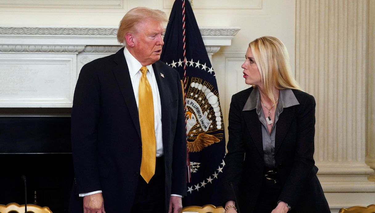 Trump licenzia Pam Bondi, la ministra della giustizia della Casa Bianca paga la gestione del caso Epstein