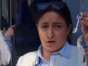 Rapina in banca a Napoli, una cliente svela che 