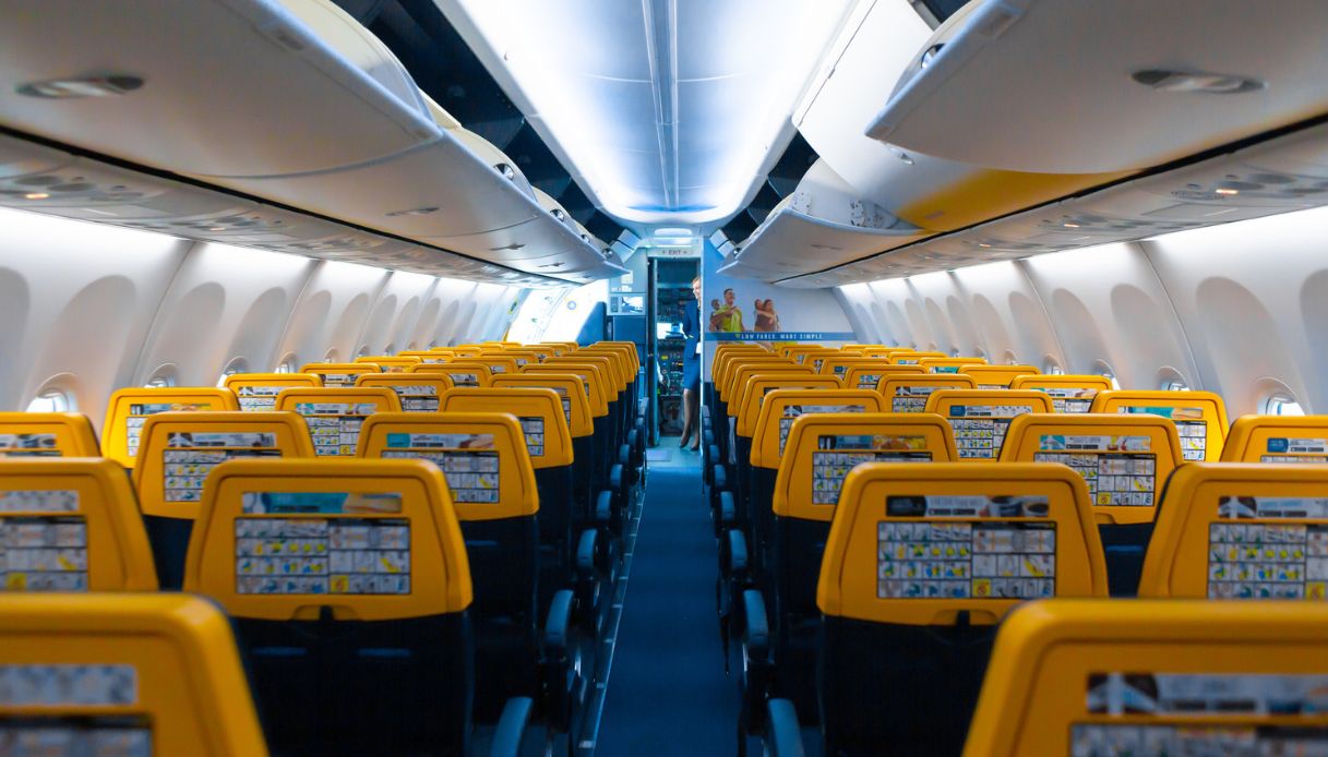 https://wips.plug.it/cips/notizie.virgilio.it/cms/2026/04/ryanair-aereo-marrakech.jpg
