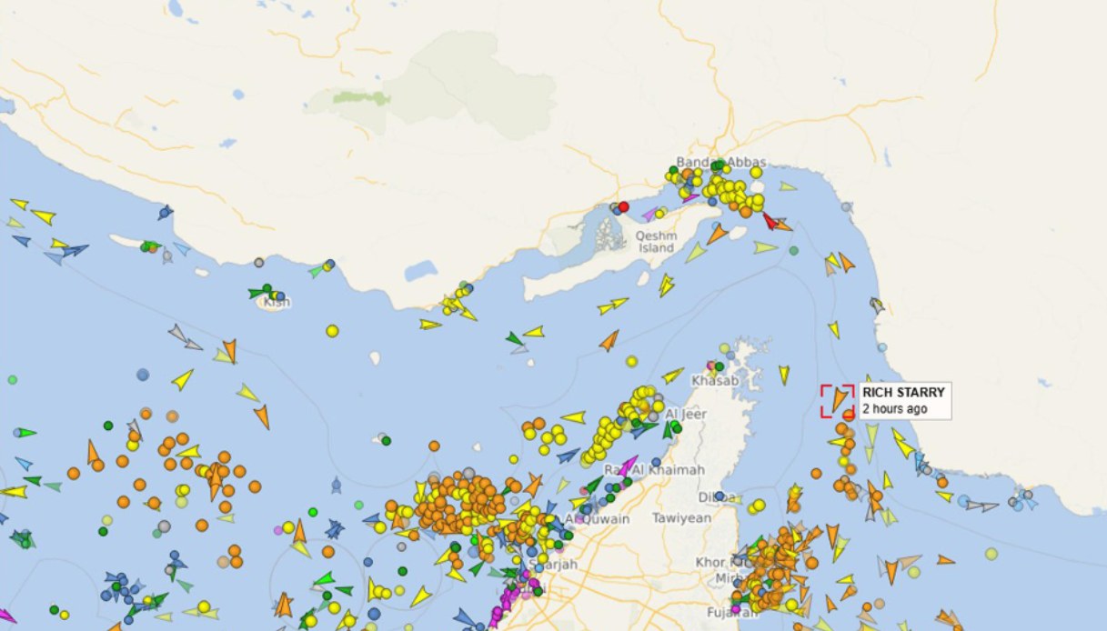 chiuso lo stretto di hormuz
