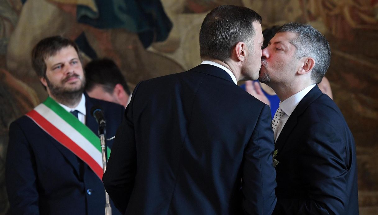 https://wips.plug.it/cips/notizie.virgilio.it/cms/2026/05/10-anni-legge-unioni-civili.jpg