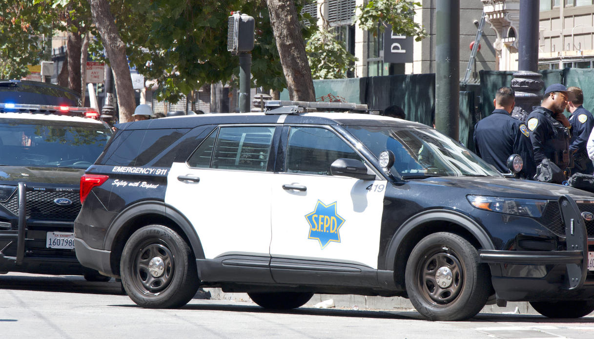 https://wips.plug.it/cips/notizie.virgilio.it/cms/2026/05/auto-sulla-folla-in-california.jpg