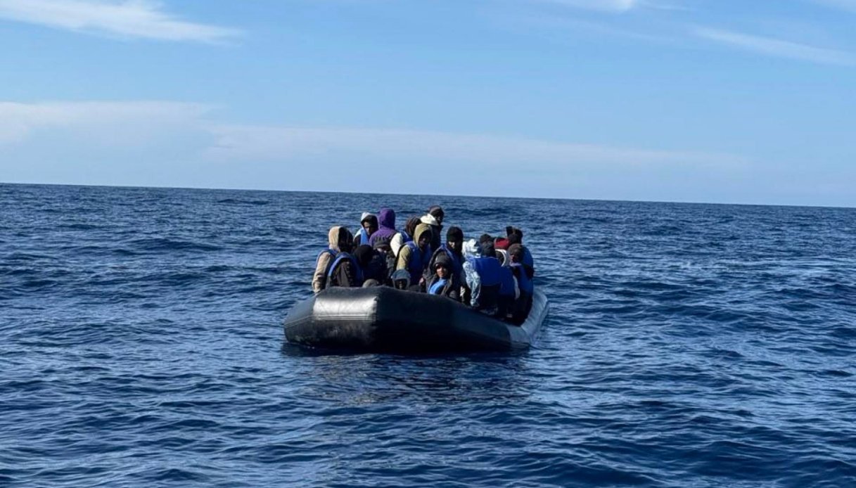 https://wips.plug.it/cips/notizie.virgilio.it/cms/2026/05/bambini-migranti-polemica.jpg