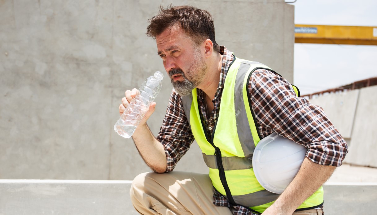 https://wips.plug.it/cips/notizie.virgilio.it/cms/2026/05/caldo-lavoro-toscana.jpg