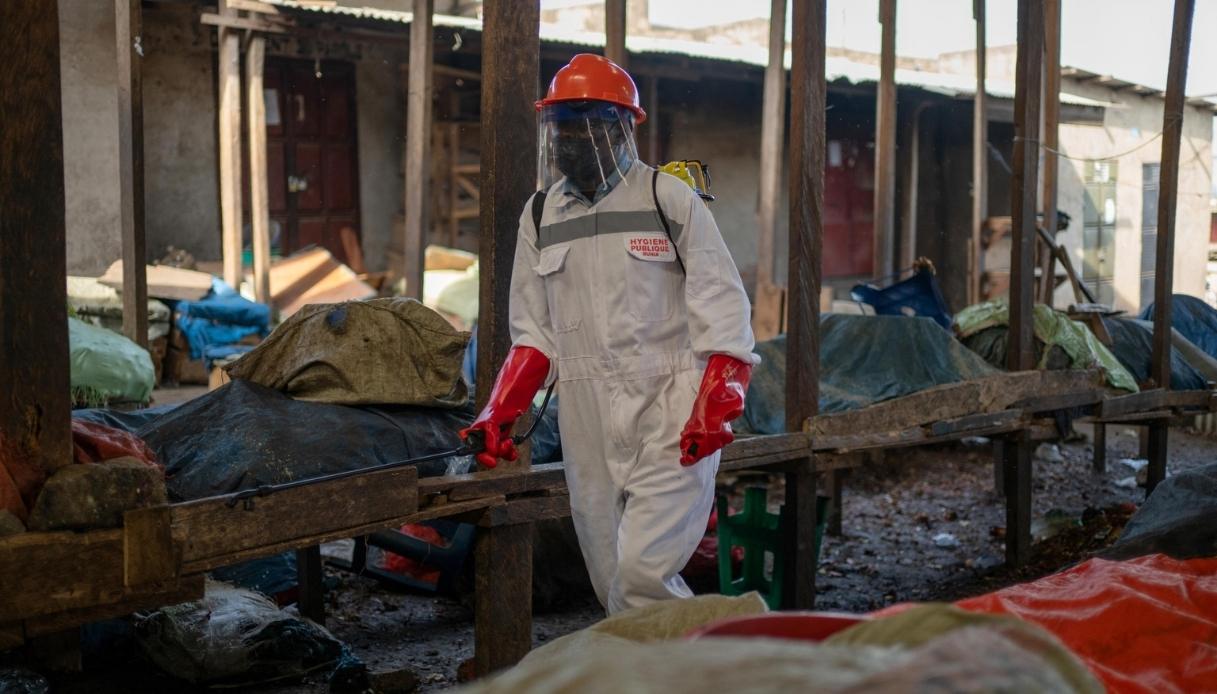 ebola in congo incendiati due centri sanitari per protesta pazienti in fuga da Virgilio.it ebola in congo incendiati due centri sanitari per protesta pazienti in fuga