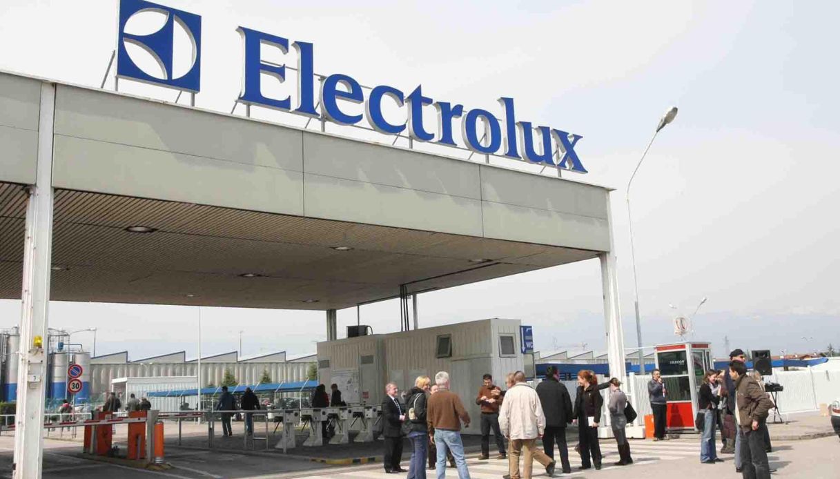 https://wips.plug.it/cips/notizie.virgilio.it/cms/2026/05/electrolux-personale-cgil.jpg
